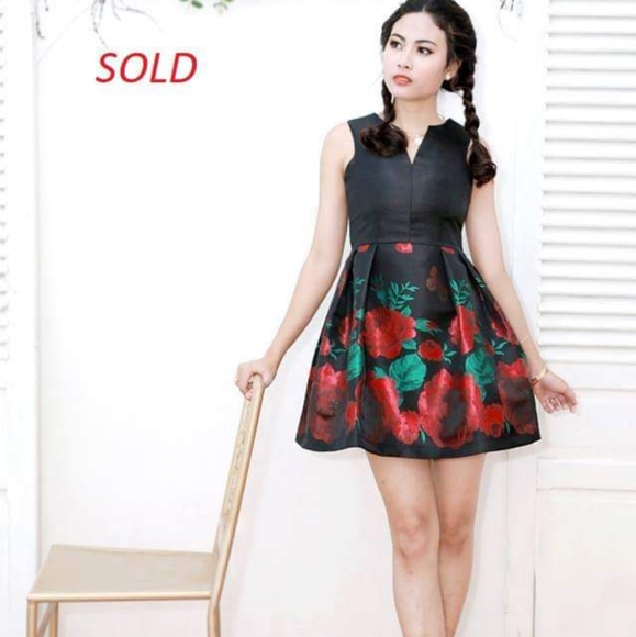 dresses - Picture 1 of 1